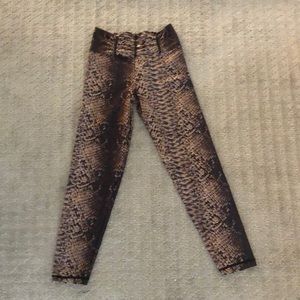 Bella fit animal print leggings